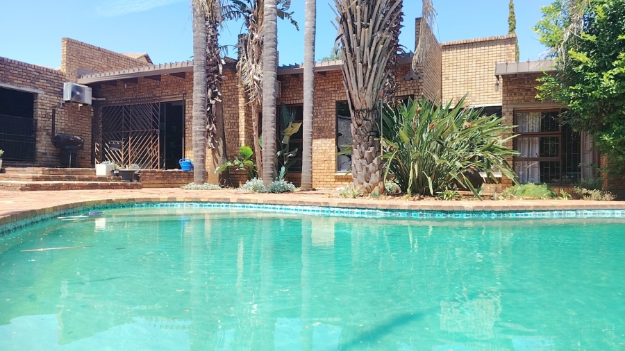 4 Bedroom Property for Sale in Wilkoppies North West